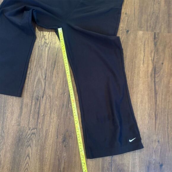 Nike Women's XS Black Cropped Leggings Dri-FIT Running Yoga Athleisure - Picture 6 of 7
